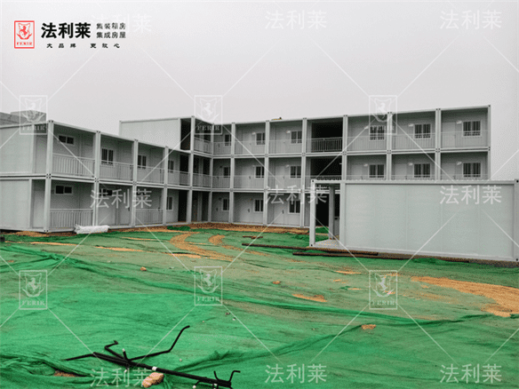 北京萬(wàn)興建筑集團(tuán)項(xiàng)目41間集裝箱房安裝完畢